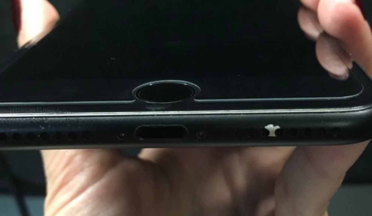 Владельцы матовых iPhone 7 и 7 Plus жалуются на слезающую краску