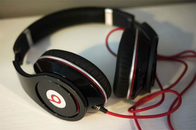 Beats-by-Dr-Dre-Studio-Black-3