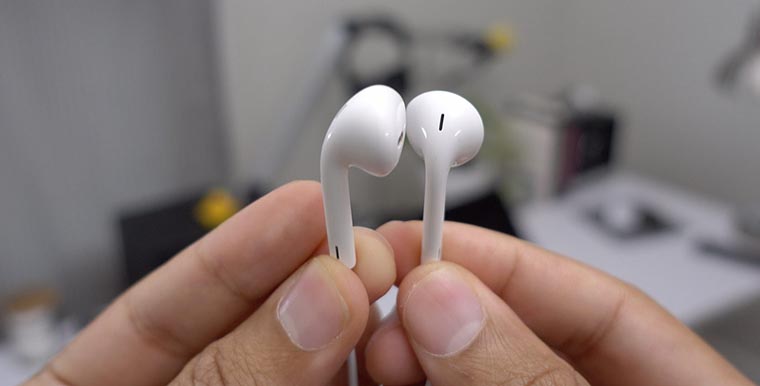 lightning-earpods-vs-3-5mm-earpods-iphone-71