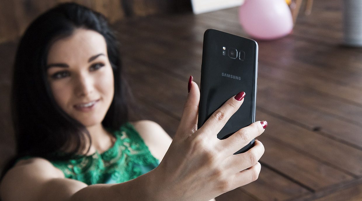 Кто делает селфи круче? Сравниваем iPhone 7 Plus vs Samsung Galaxy S8