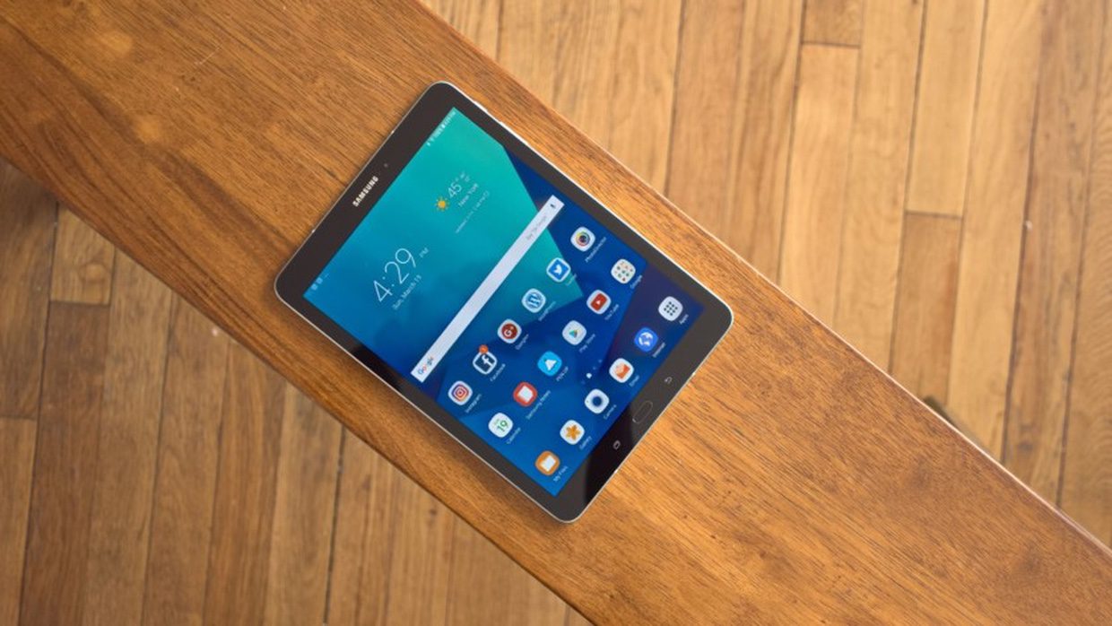 Я держу в руках Samsung Galaxy Tab S3, делюсь впечатлениями
