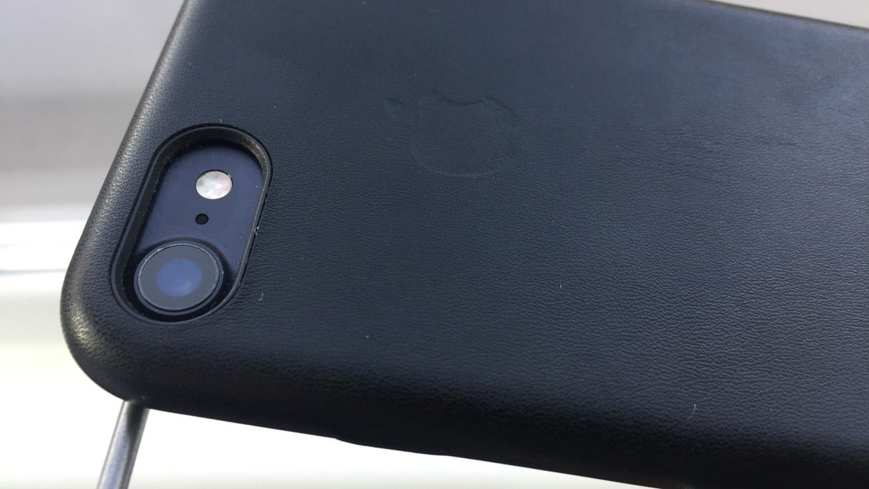 Купил копию официального чехла Apple для iPhone 7. Пока живой