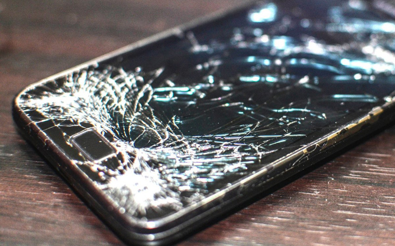 Motorola сделала экран, который сам себя чинит