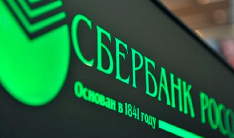 Сбербанк без согласия клиентов перевел все дебетовые карты в статус овердрафтных