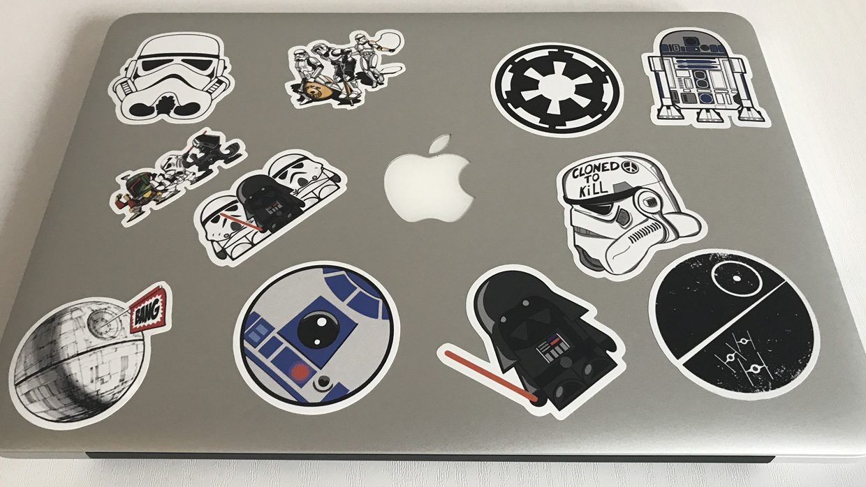 Зачем лепить наклейки на MacBook?