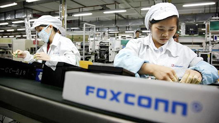 iPhone X нелегально собирают 17-летние практиканты завода Foxconn