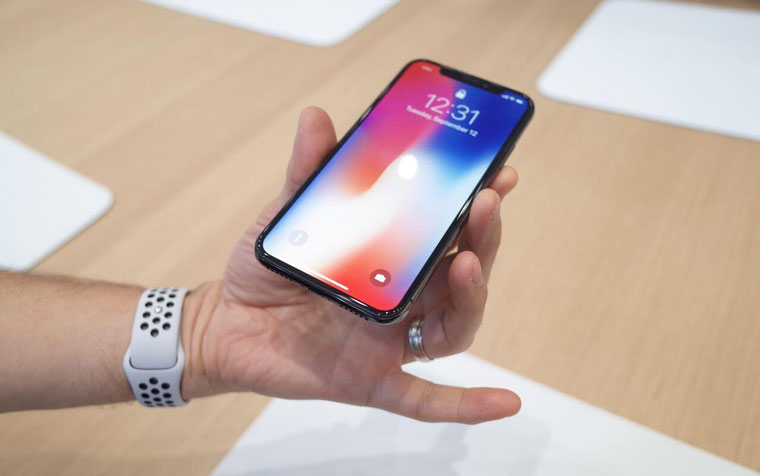 iPhone X может причинить вред окружающим предметам