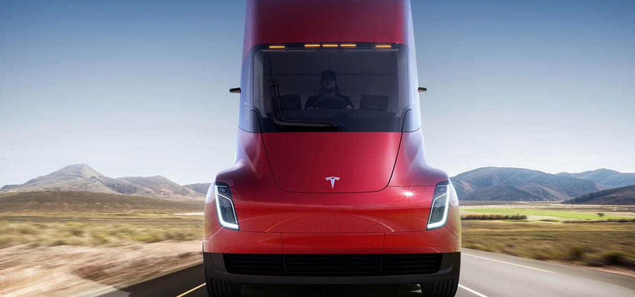 Стали известны цены на грузовик Tesla. Они ниже ожидаемых