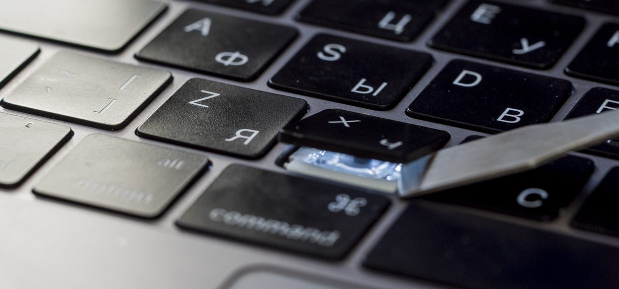 Сегодня я сломал клавиатуру на MacBook Pro. Не делайте так