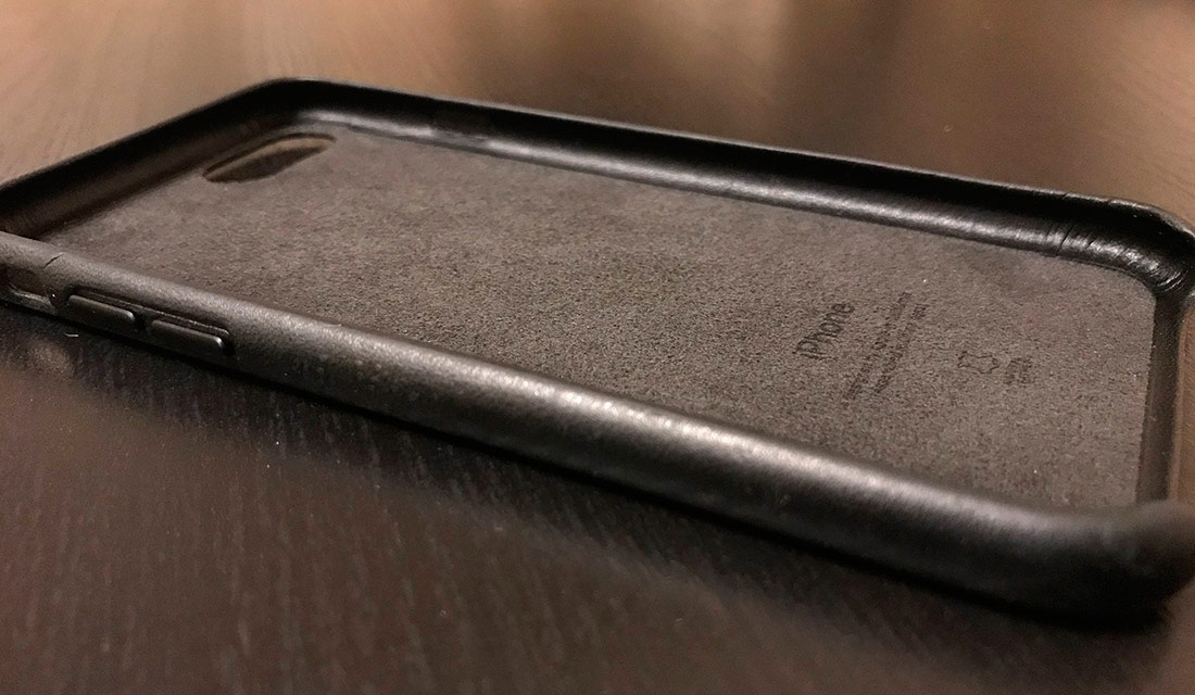 Как поменять оригинальный чехол для iPhone по гарантии. Это возможно