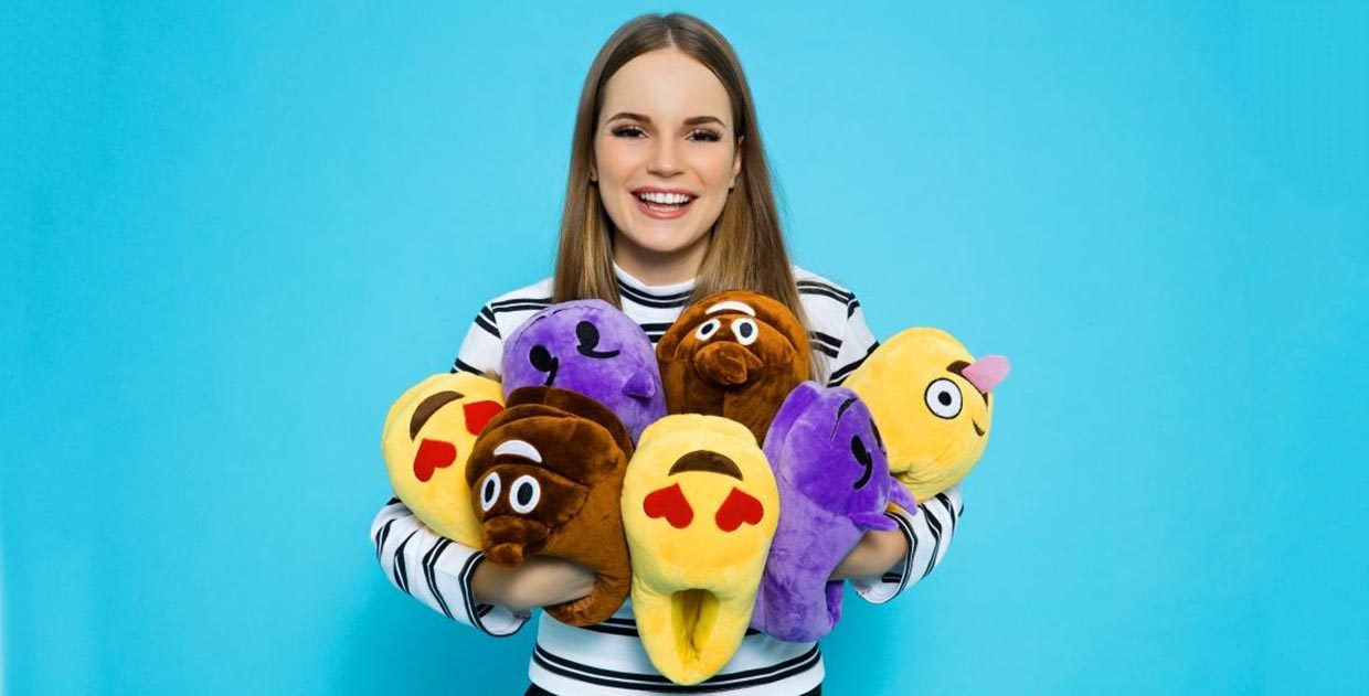 20 отличных штук с AliExpress. Эмодзи-тапки??