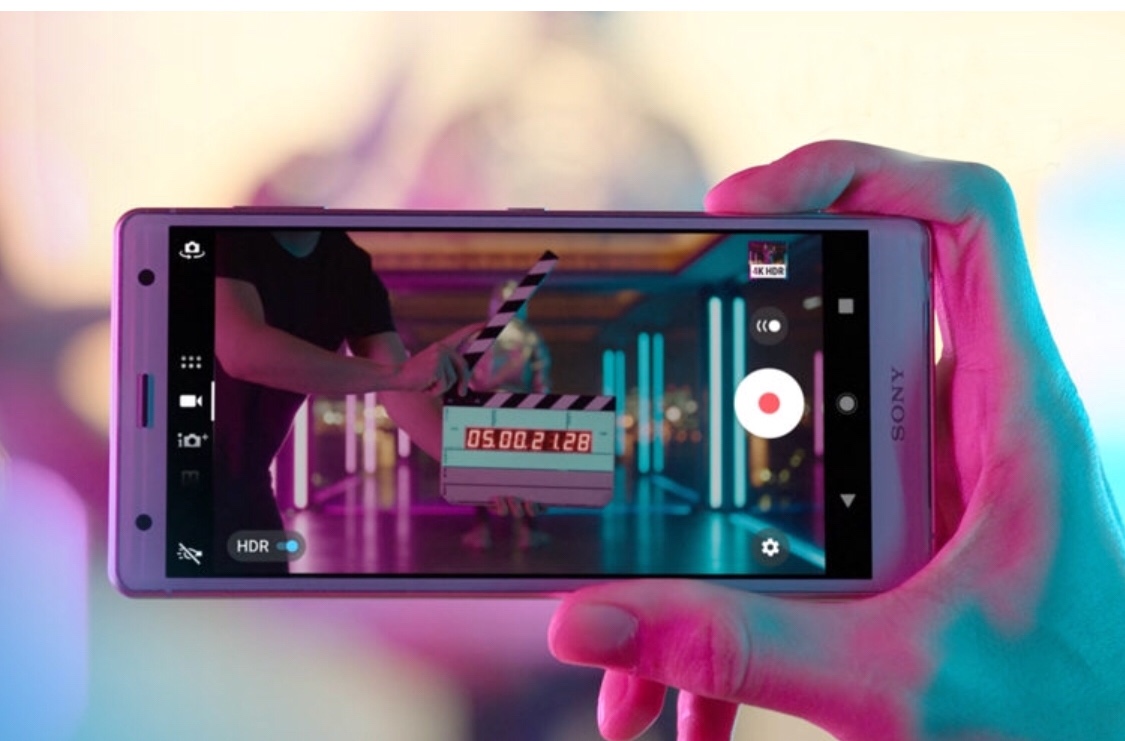 Sony раскрыла цены Xperia XZ2 и XZ2 Compact в России. Дарят наушники!