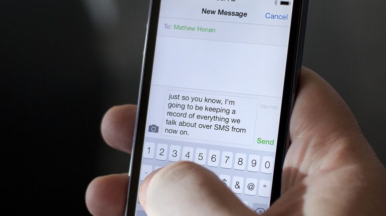 Как же бесит автозамена на iPhone