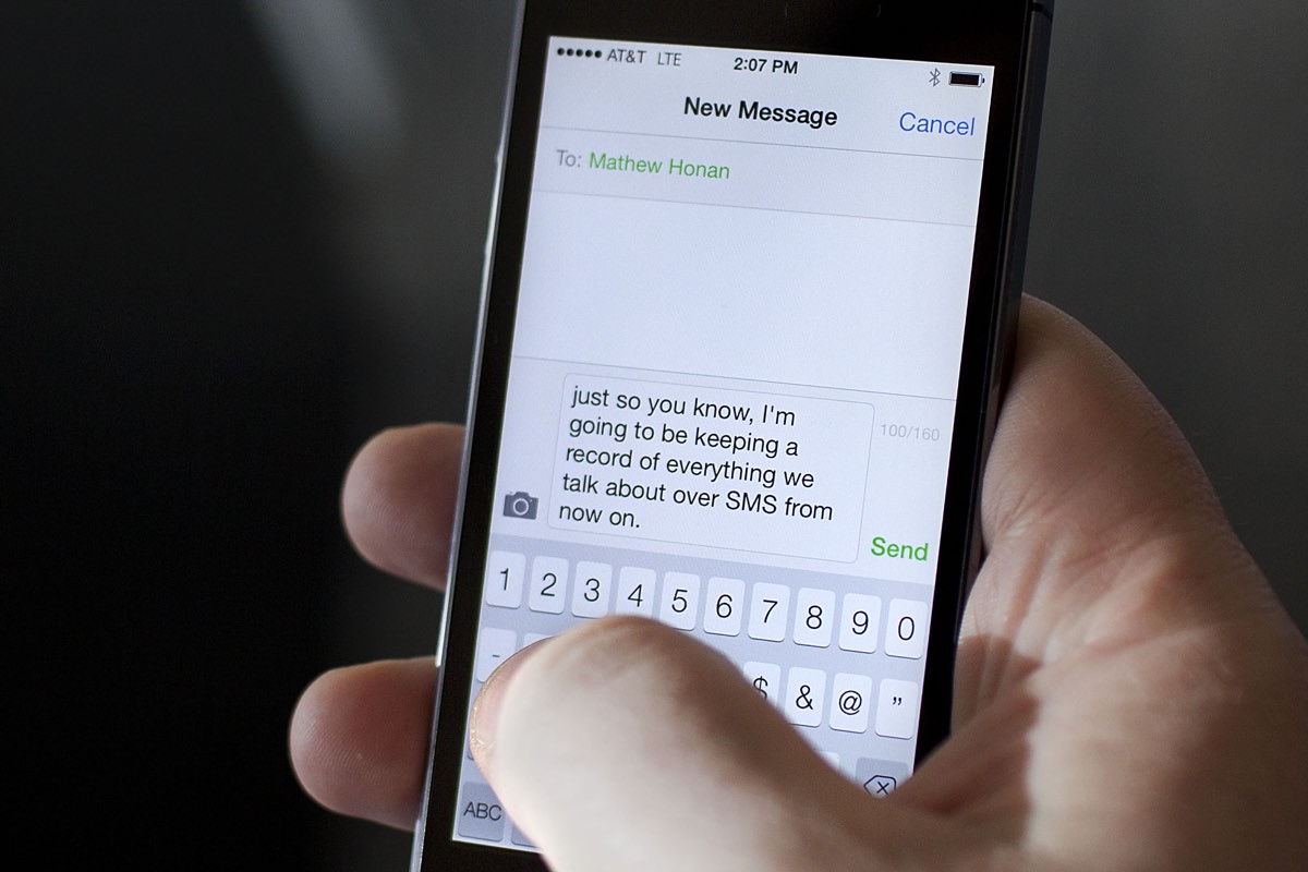 Как же бесит автозамена на iPhone