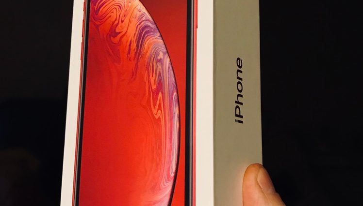 Почему я подарил маме iPhone XR вместо iPhone Xs