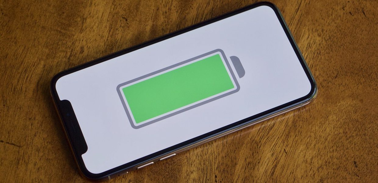 Apple обвинили во лжи. Батарея iPhone в 2 раза слабее