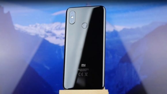 Xiaomi распродаёт в России топовый Mi 8 с огромной скидкой