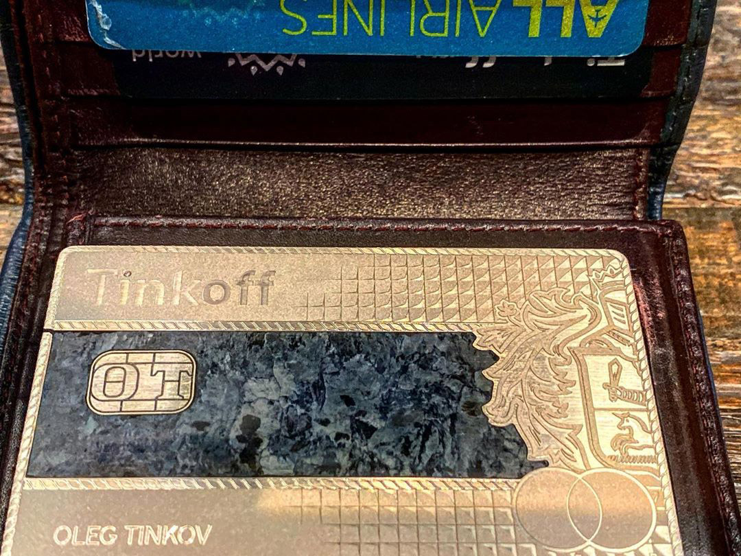 Тинькофф выпустил карту из чистого золота за 318 тысяч рублей