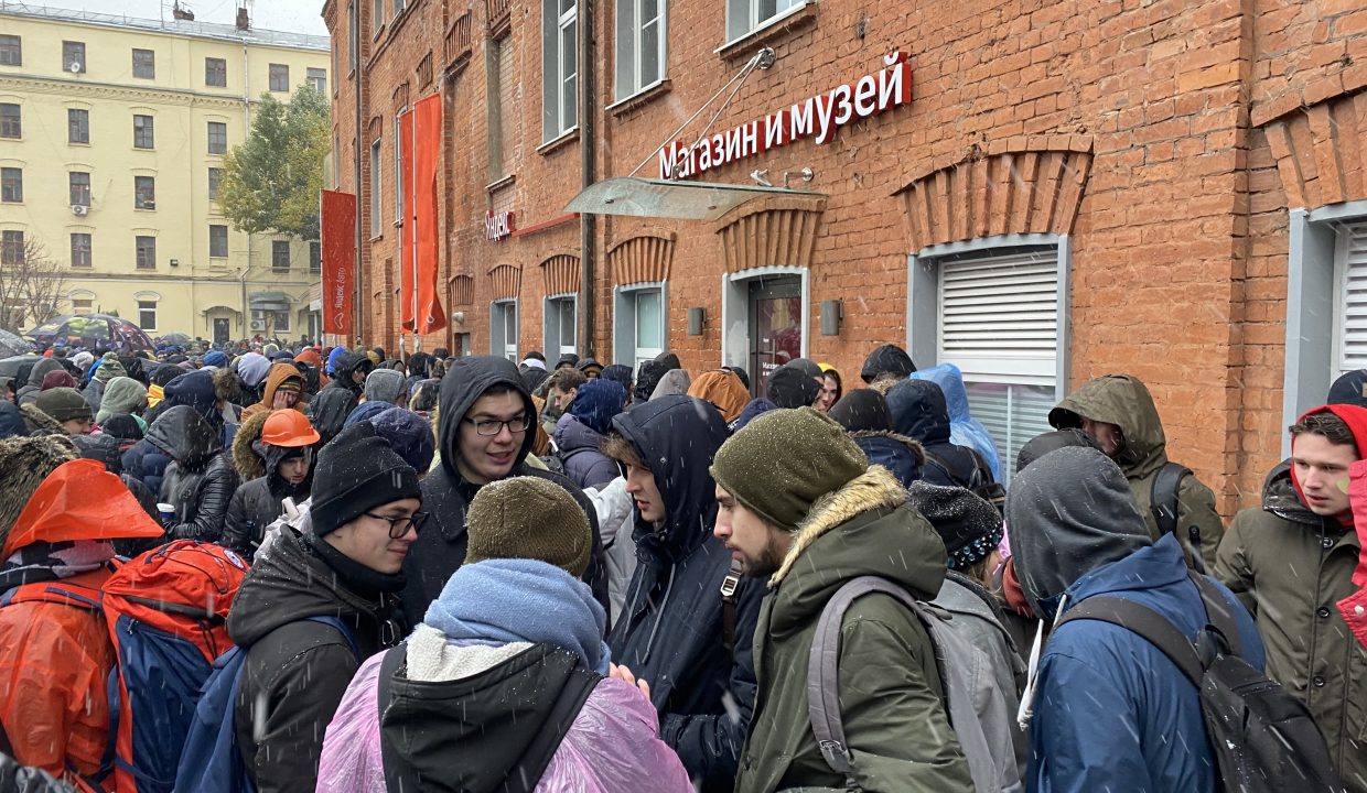 Как русские люди бесплатно меняли старые колонки на новую Яндекс.Станцию
