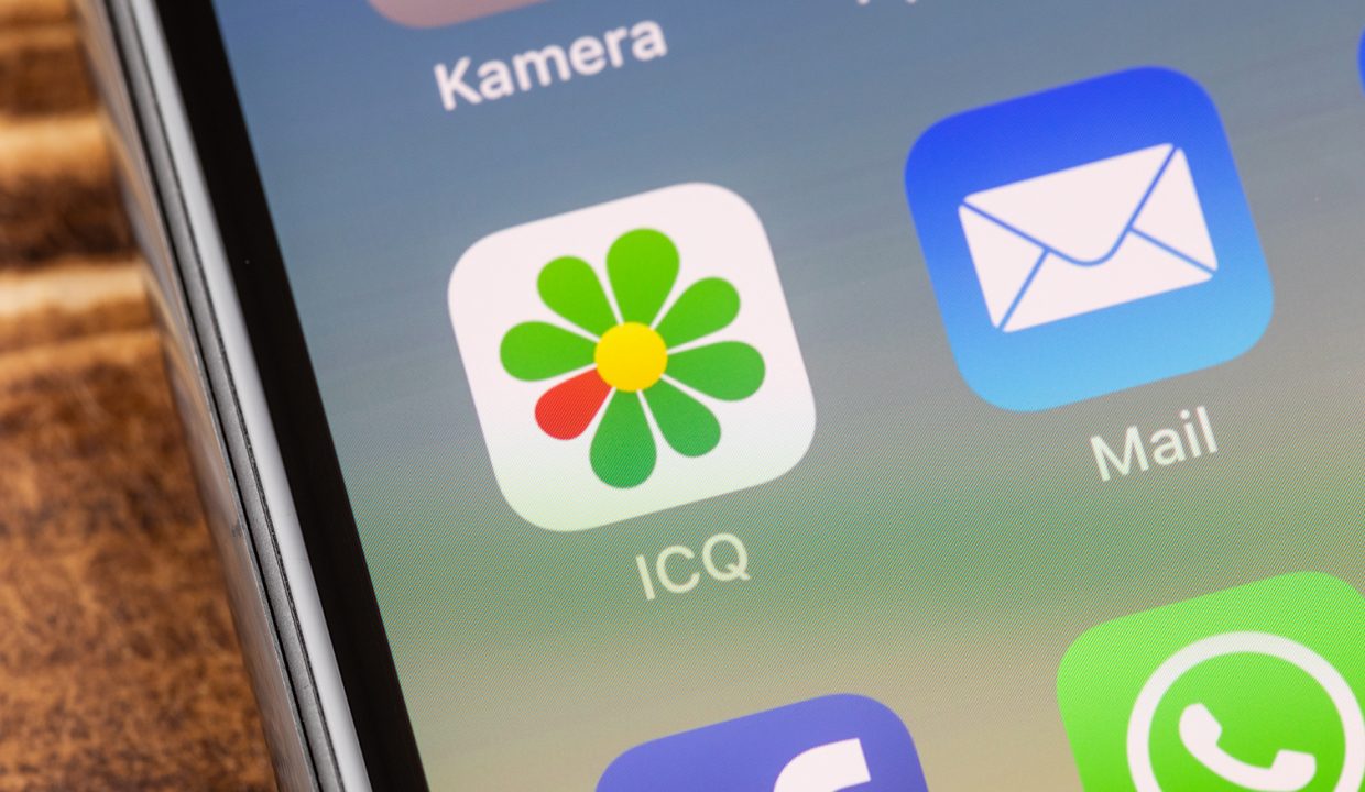 По мнению ФАС, Apple и Google должны предустанавливать российские приложения и  удалять  свои