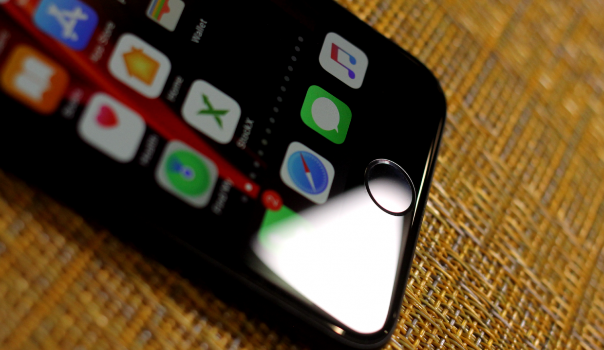 Первые обзоры нового iPhone SE. Топовая мощность, но слабый аккумулятор
