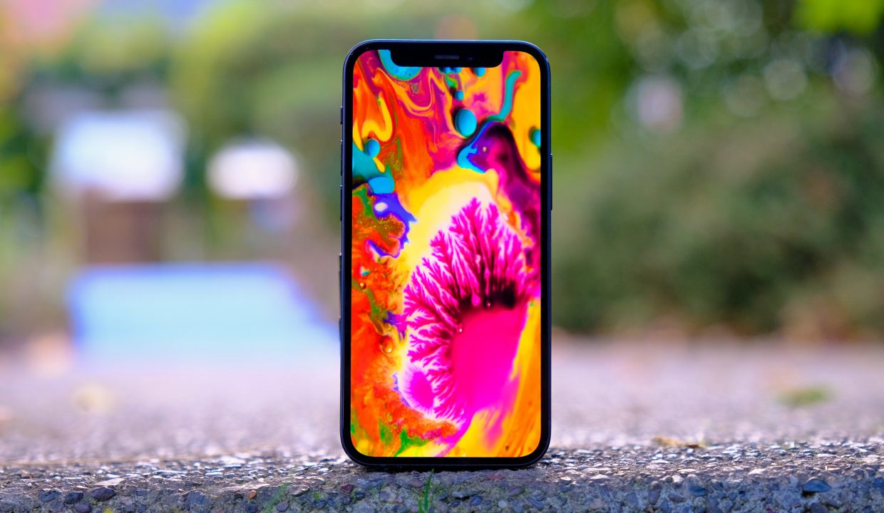 Вышли первые обзоры iPhone 12 mini. Наконец-то Apple сделала топовый маленький смартфон