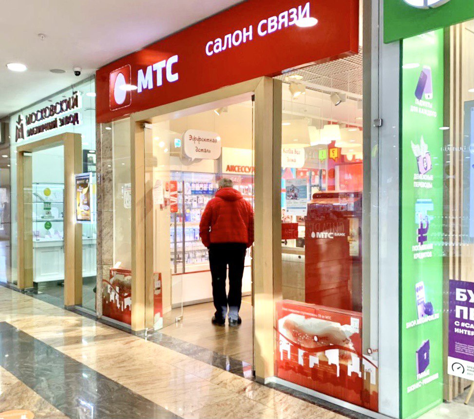 МТС отказался продать iPhone 12 Pro без страховки. Это нормально?