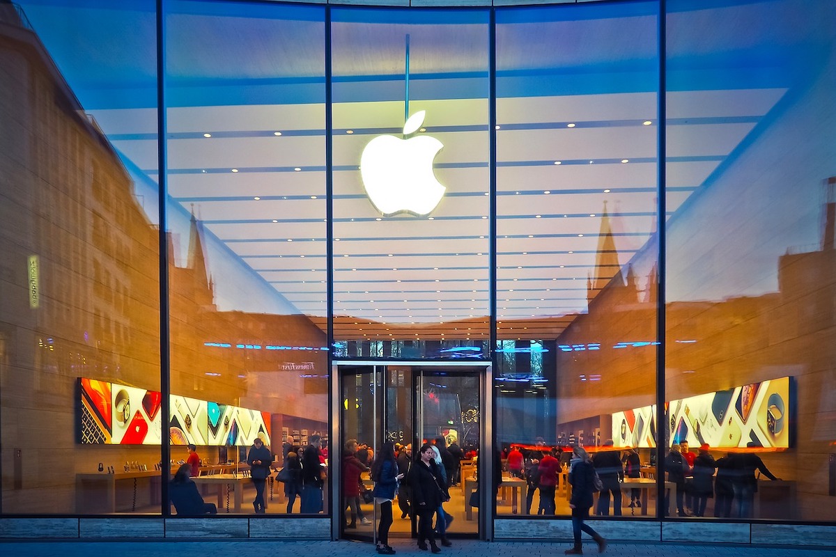 Apple сегодня исполнилось 45 лет