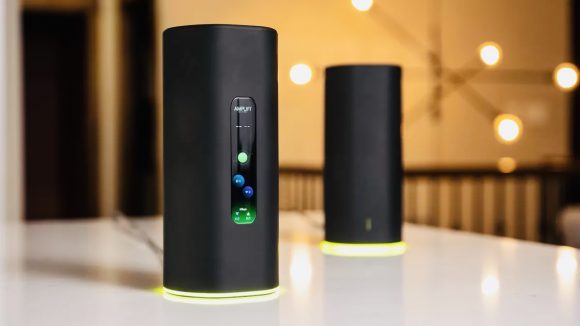 Взял монструозный роутер AmpliFi Alien и сравнил с AirPort Extreme. Тут даже дисплей есть