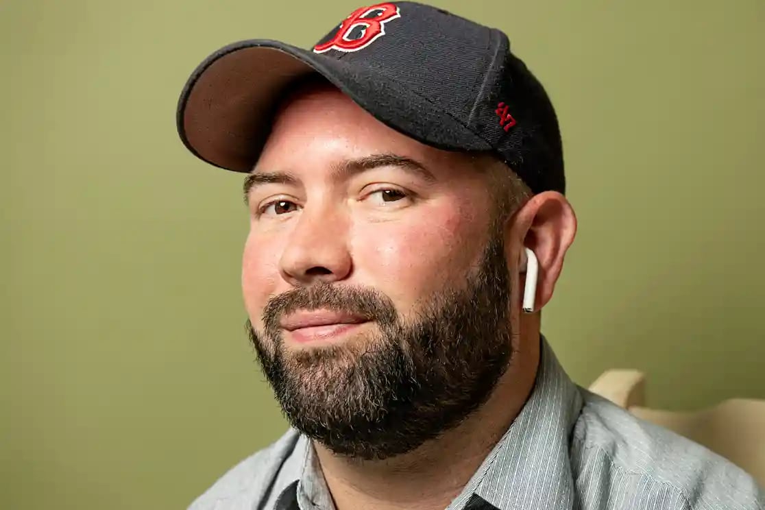 Американец проглотил AirPods во сне и рассказал, как ему удалось вытащить наушник