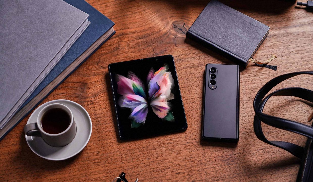Samsung представила гибкий смартфон Galaxy Z Fold3 с фронтальной камерой под экраном