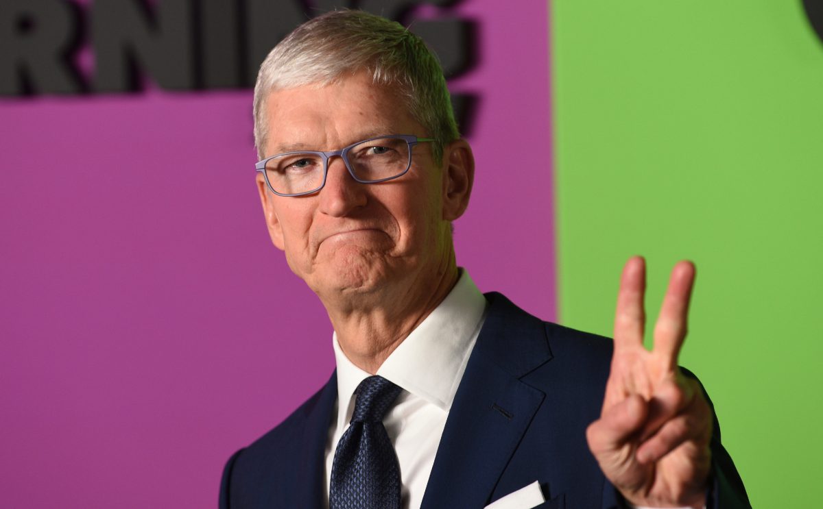 Тим Кук пообещал, что Apple найдет и накажет каждого, кто сливает секреты компании