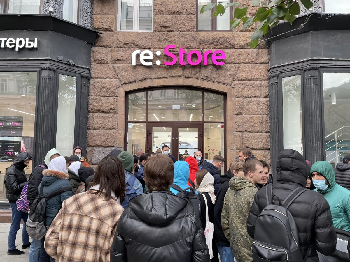Как прошёл старт продаж iPhone 13 в Москве. Фото