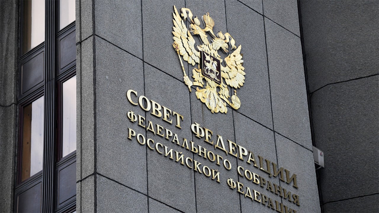 Совет Федерации обвинил Apple и Google во вмешательстве в дела России