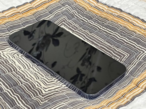 Уронил iPhone 13 Pro на целый этаж. Ожидал худшего, но…