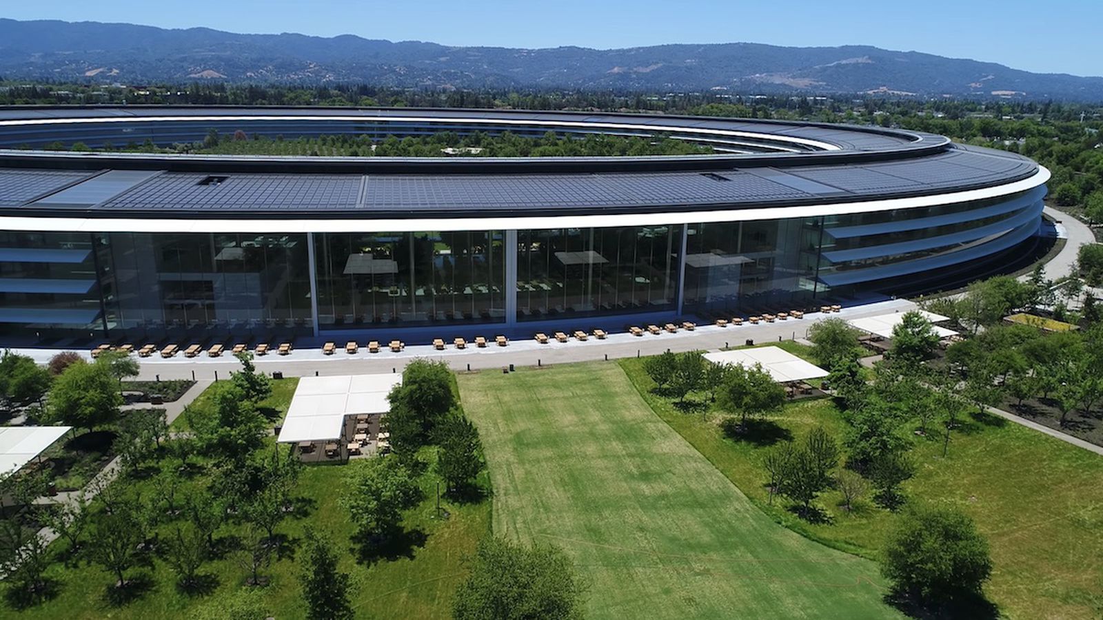 Apple отложила возвращение сотрудников в офисы на неопределенный срок