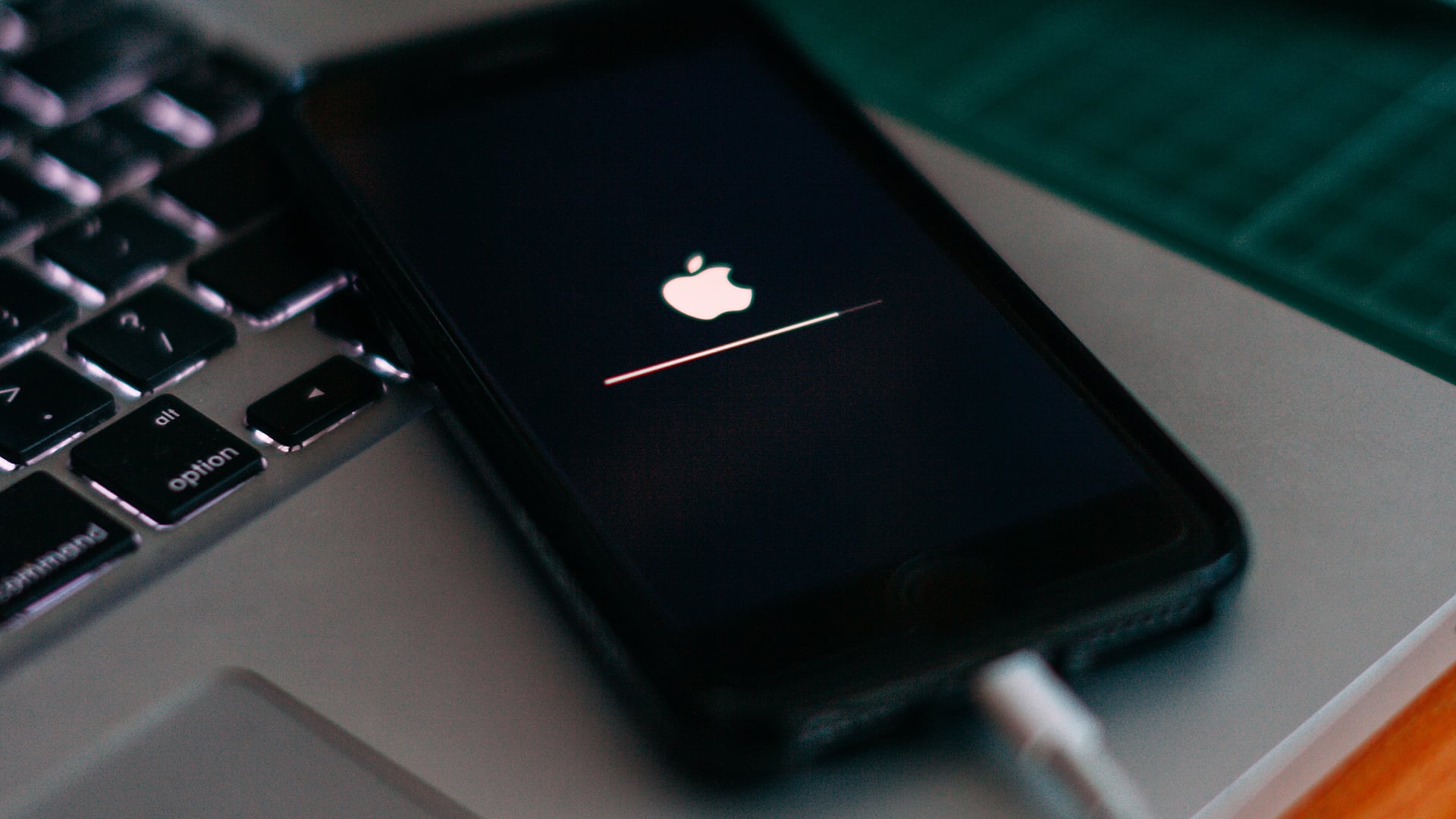В iOS есть баг, который ломает любой iPhone. Apple его не исправила, хотя прошло 5 месяцев