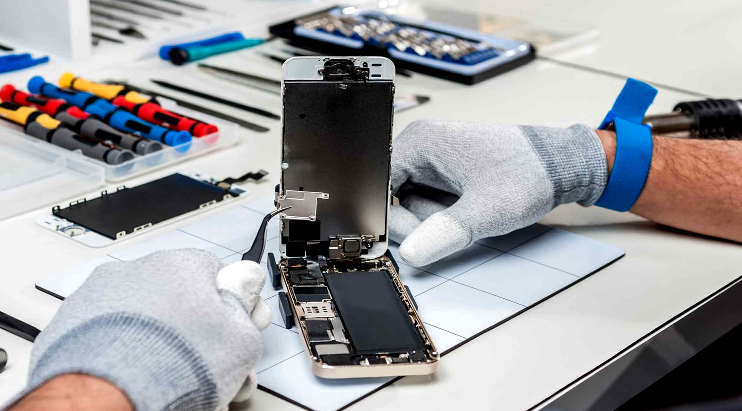 Авторизованные сервисы Apple в России снова работают в обычном режиме. Запчастей достаточно