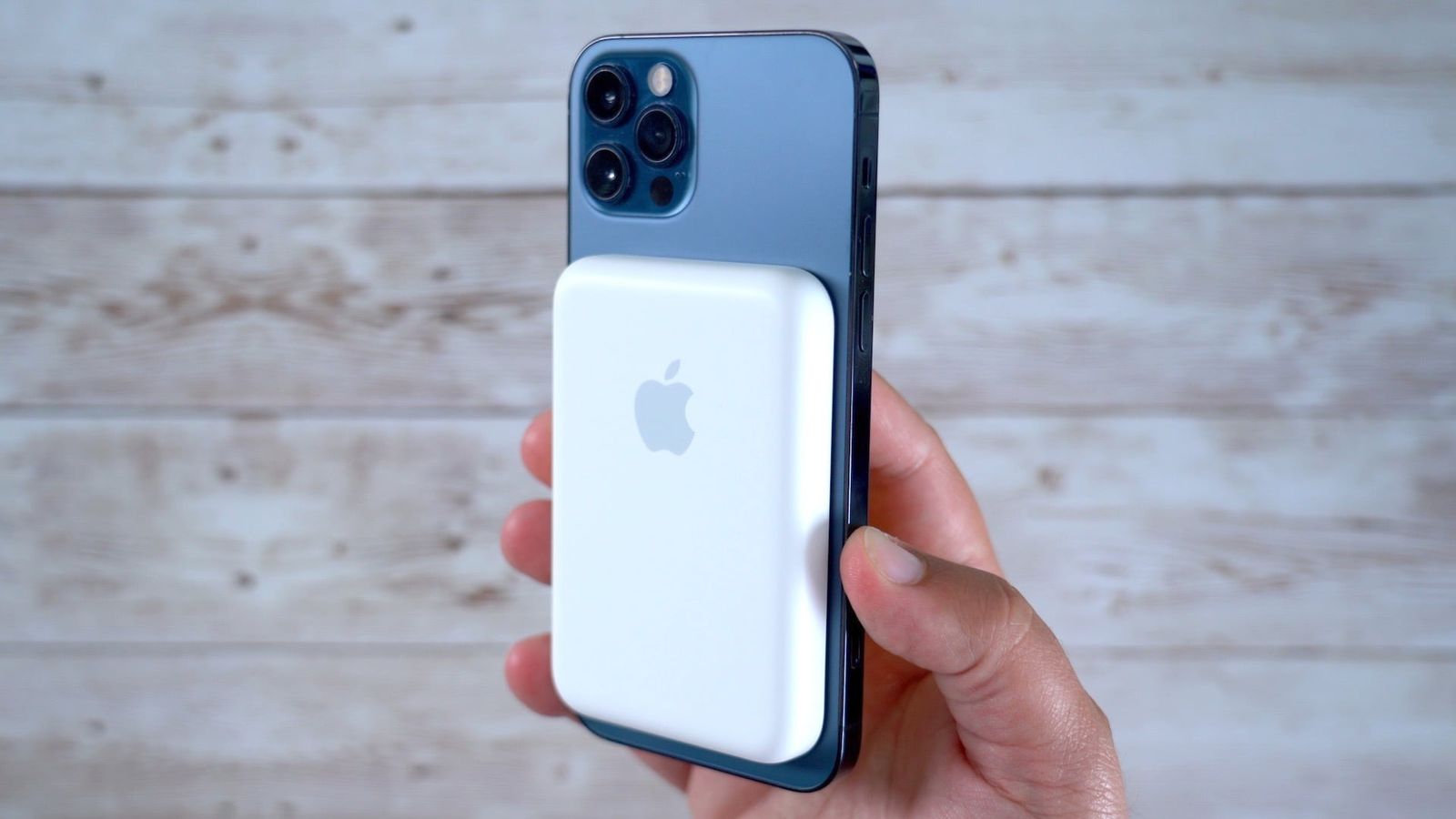 Apple выпустила новую прошивку для MagSafe Battery Pack