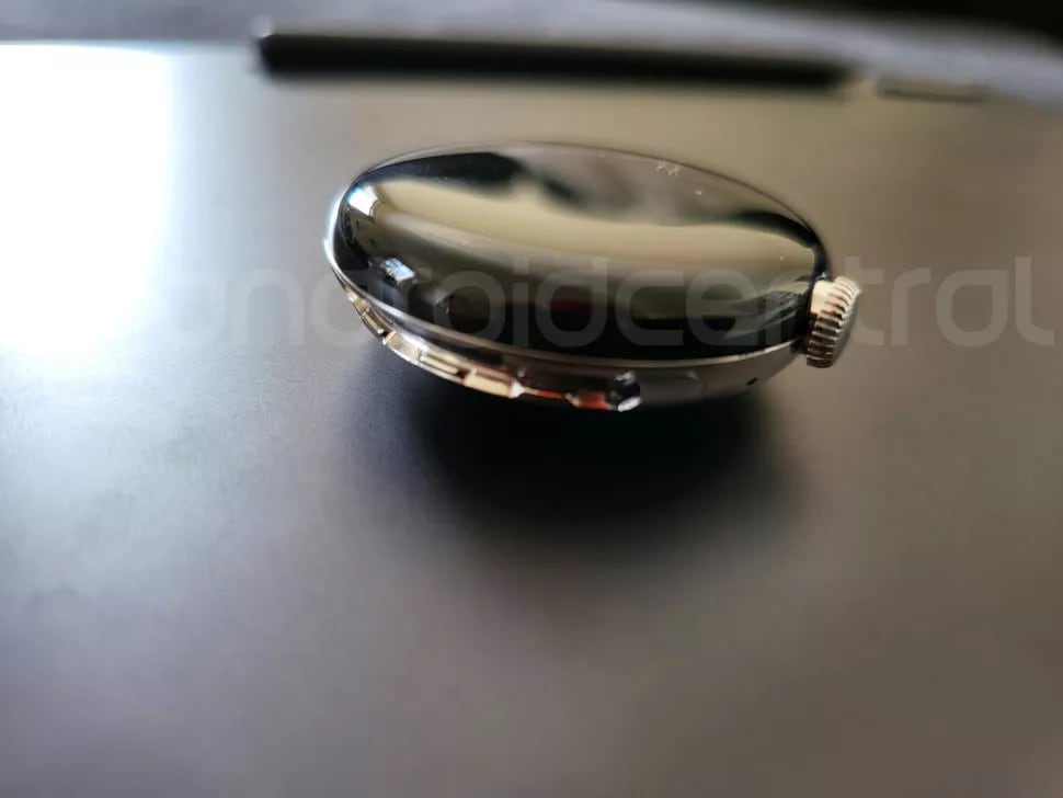 Умные часы Google Pixel Watch, над которыми в компании работают 4 года, забыли в ресторане