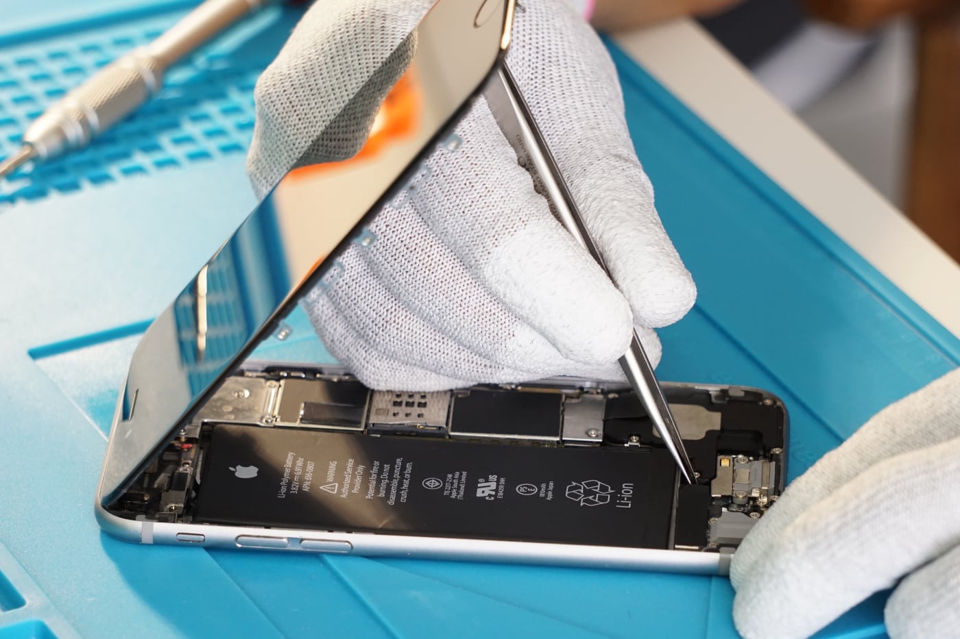 Apple начала продавать запчасти для самостоятельного ремонта iPhone