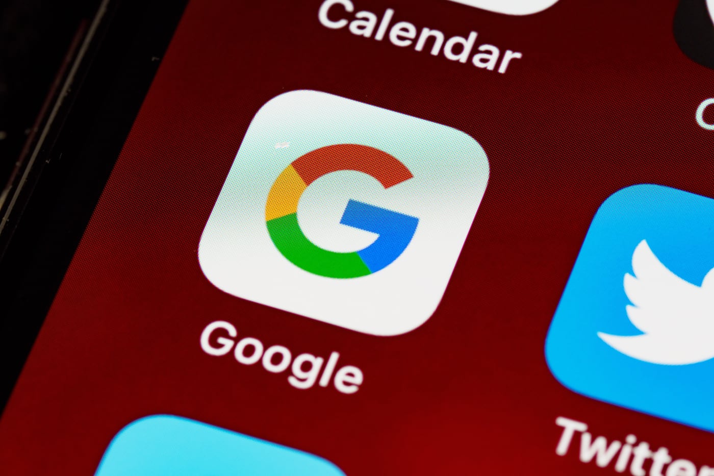 Пользователи Google теперь могут удалить из результатов поиска свои номера телефонов и домашние адреса
