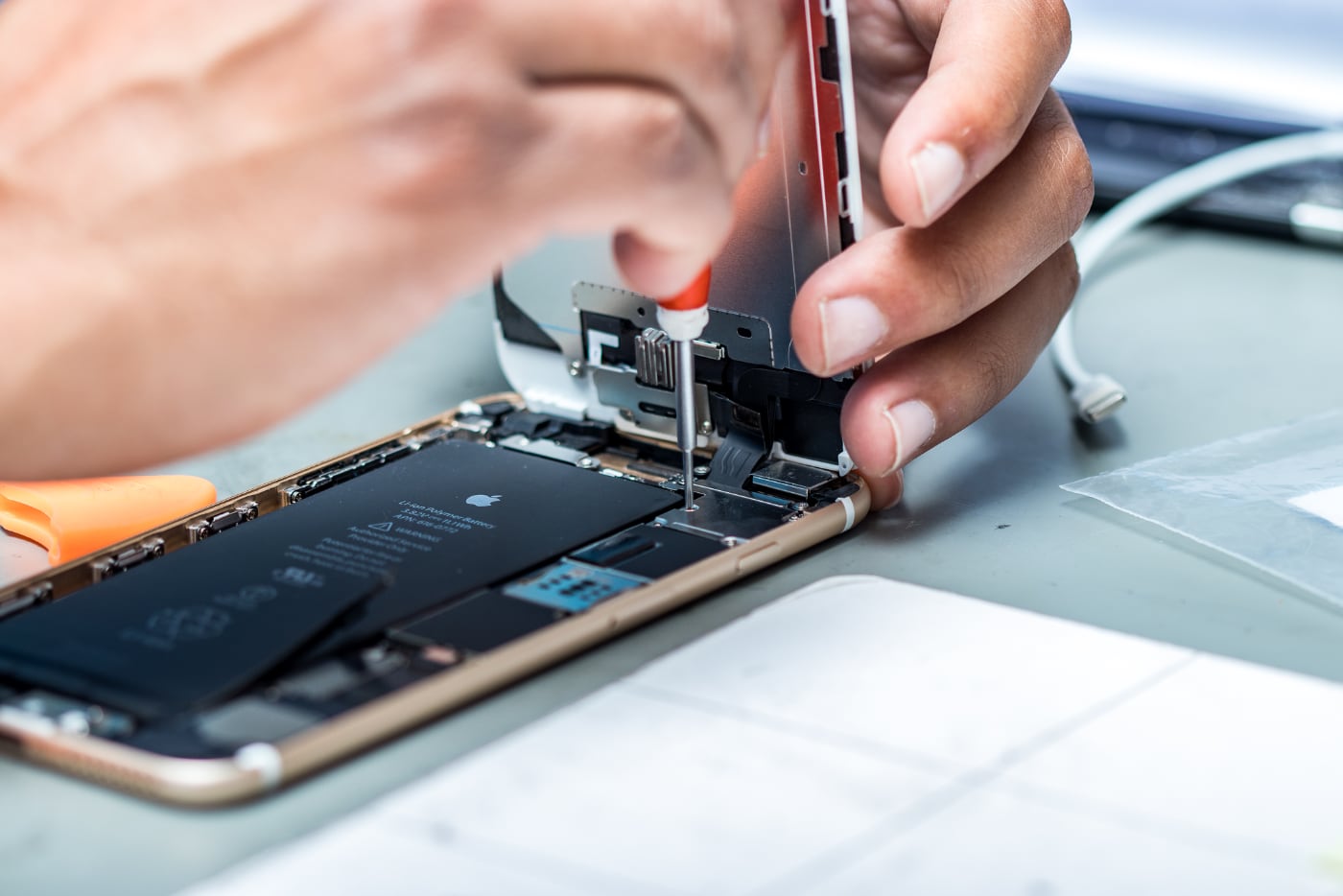 Apple ограничила продажу запчастей для iPhone. Их можно купить только после ввода IMEI