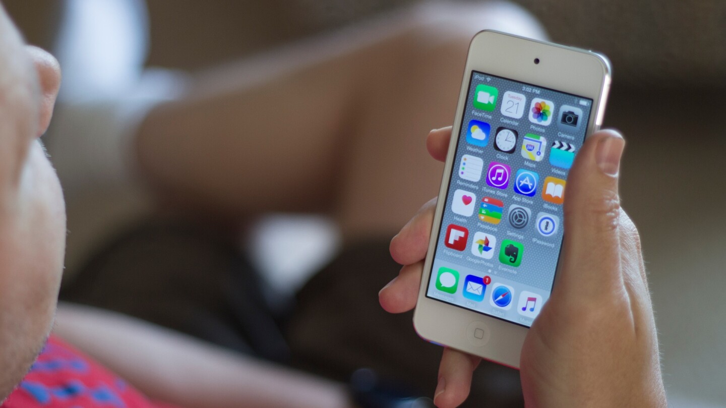 Apple распродает iPod touch, «пока есть запасы», и навсегда снимает с производства. Конец эпохи