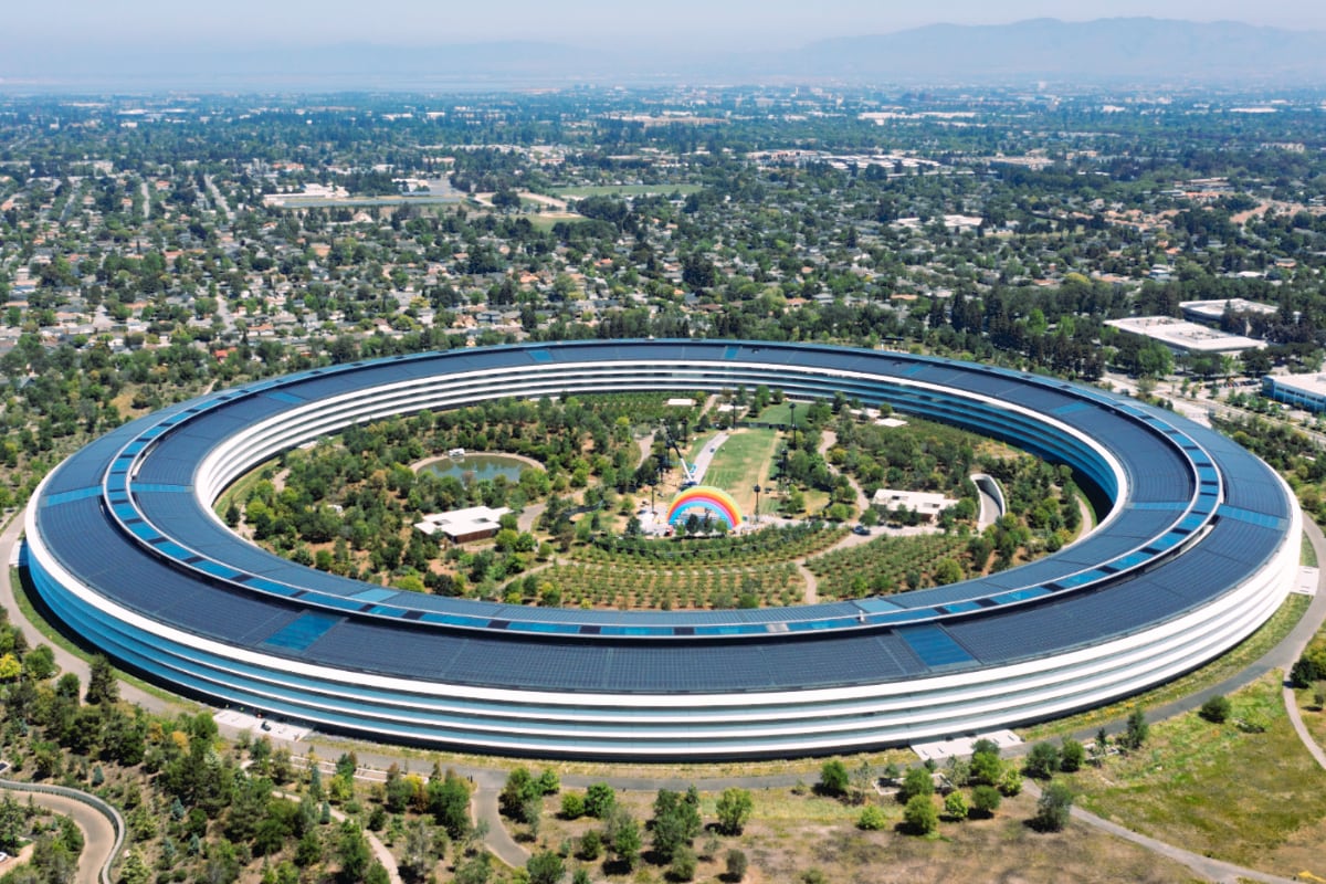 Apple изменила планы по возвращению сотрудников в офис после новой вспышки COVID-19 в США