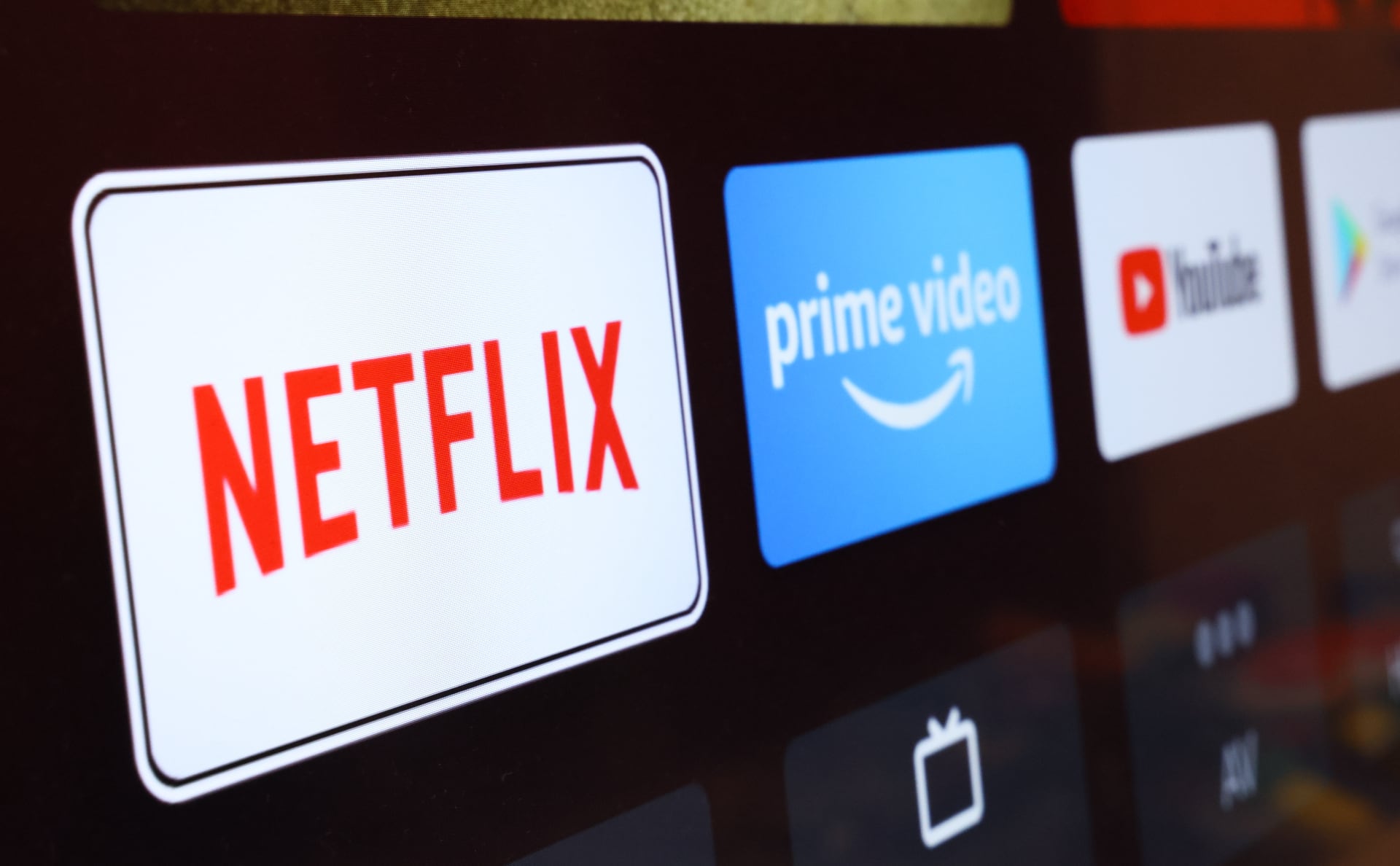 Netflix заставит доплачивать всех, кто делится своим аккаунтом с другими пользователями вне дома
