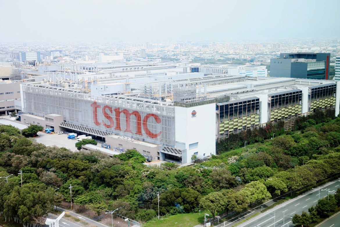 США выделяет $52 млрд Intel и TSMC на строительство процессорных заводов, но запрещает производство чипов в России и Китае
