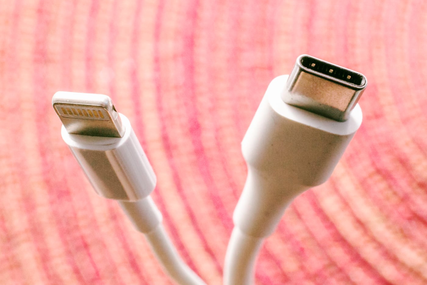 В iPhone 15 и новых AirPods Pro будет USB-C, но только в 2023 году