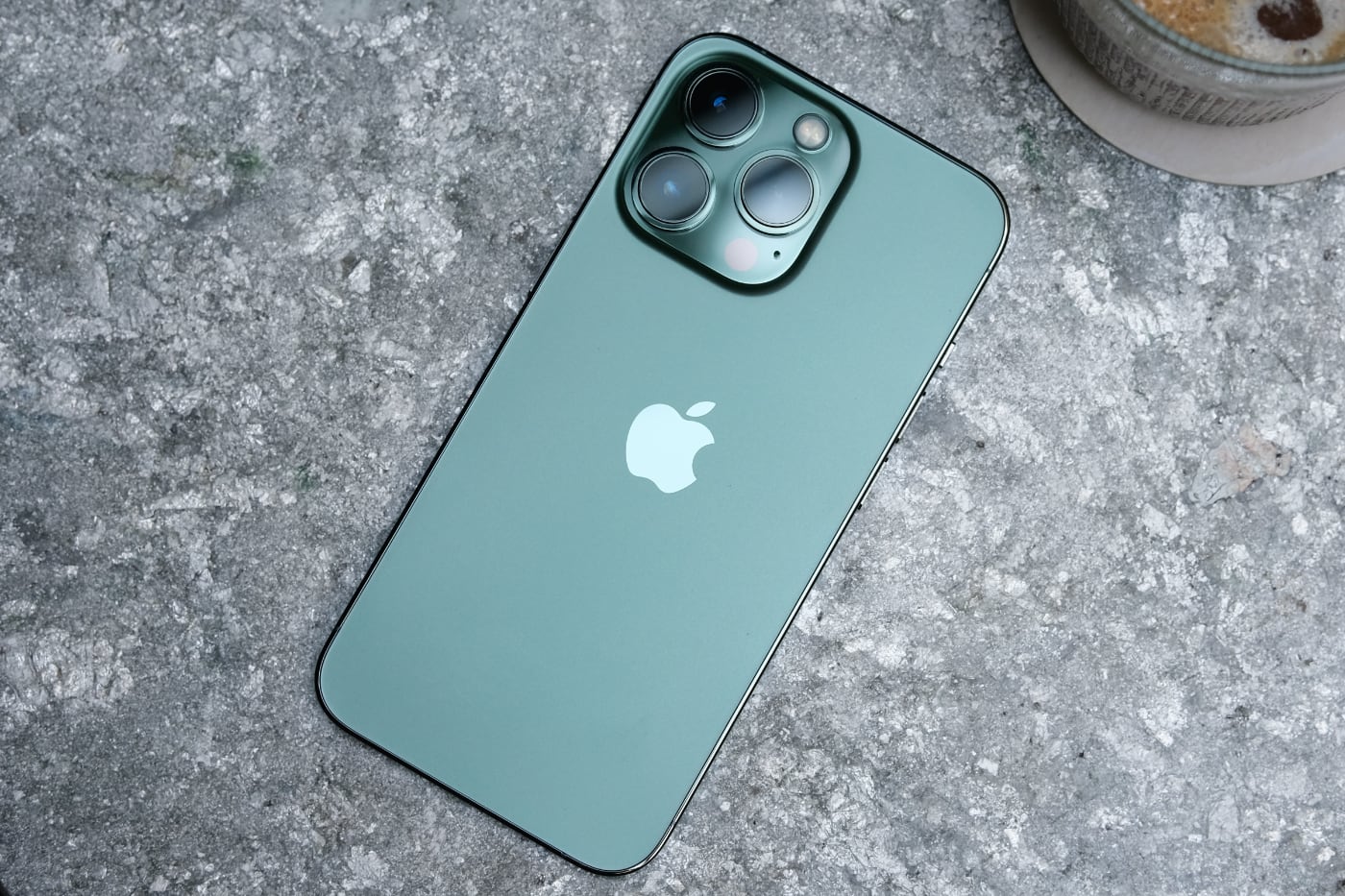 Apple обжалует решение бразильского минюста, запрещающее продажу iPhone без адаптера питания