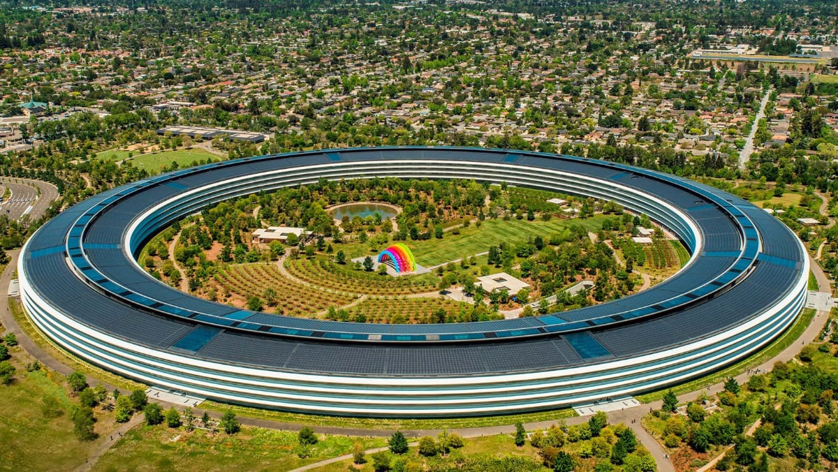 Глава официального онлайн-магазина Apple Store хочет уволиться